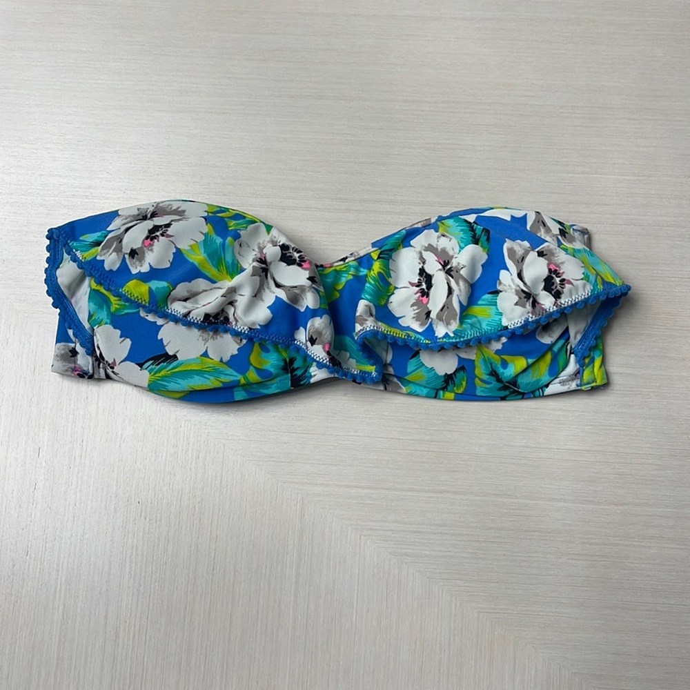 Hollister Size Small Strapless Bikini Top with Padding